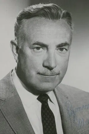 Actor Raymond Bailey portrait photo.